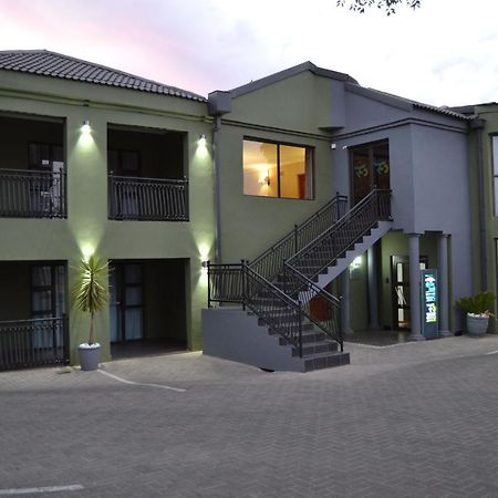 African Sands Guesthouse Load Shedding Free บลูมฟอนเทน ภายนอก รูปภาพ