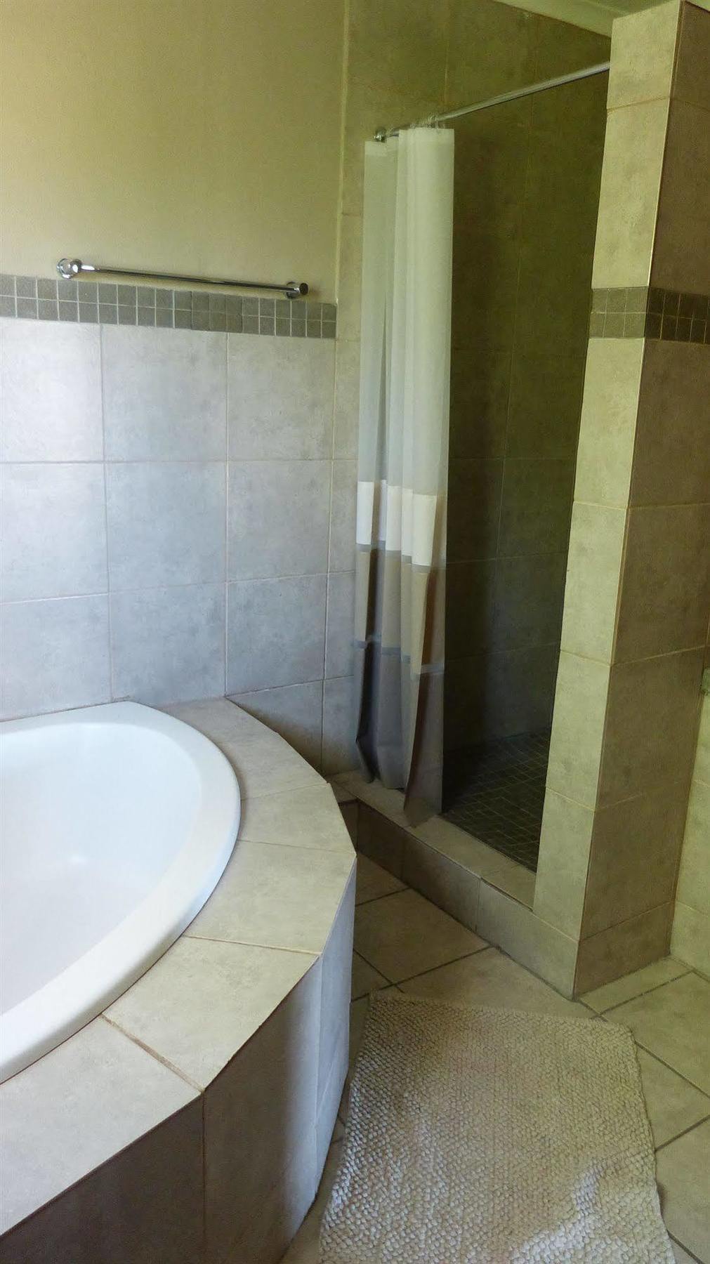 African Sands Guesthouse Load Shedding Free บลูมฟอนเทน ภายนอก รูปภาพ