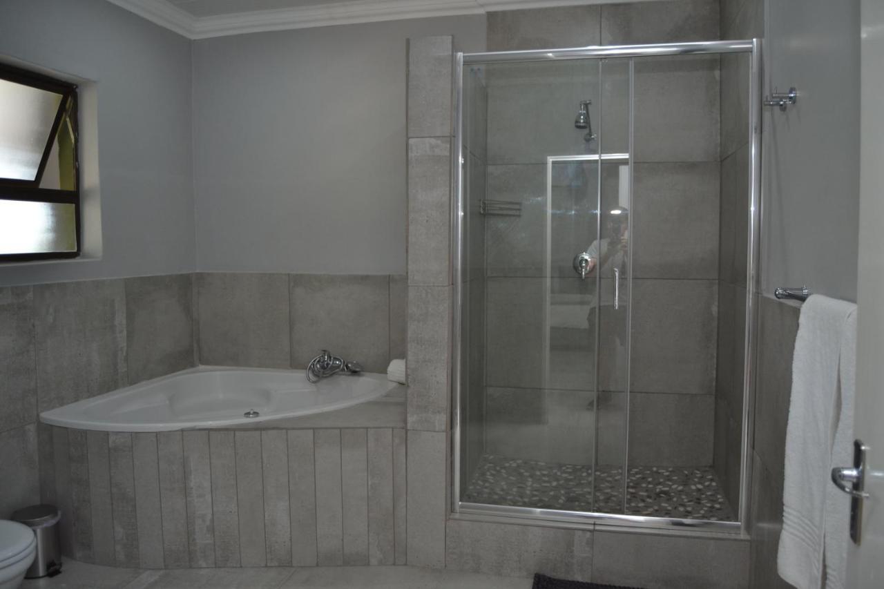 African Sands Guesthouse Load Shedding Free บลูมฟอนเทน ภายนอก รูปภาพ