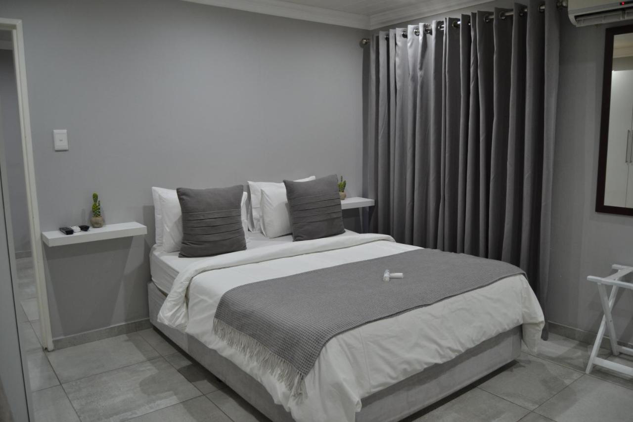 African Sands Guesthouse Load Shedding Free บลูมฟอนเทน ภายนอก รูปภาพ