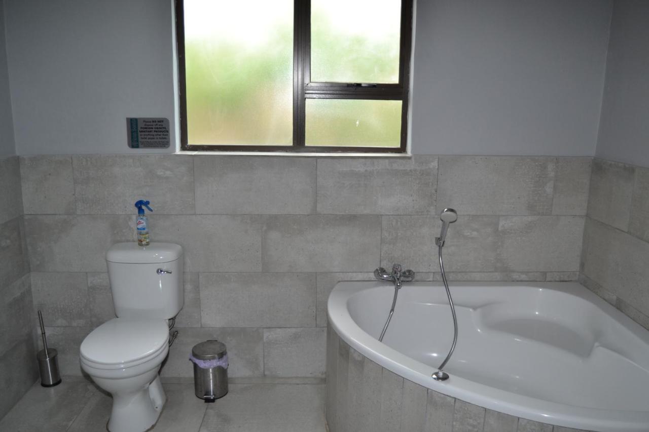 African Sands Guesthouse Load Shedding Free บลูมฟอนเทน ภายนอก รูปภาพ