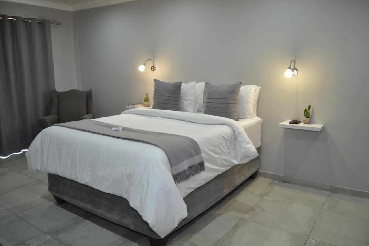 African Sands Guesthouse Load Shedding Free บลูมฟอนเทน ภายนอก รูปภาพ
